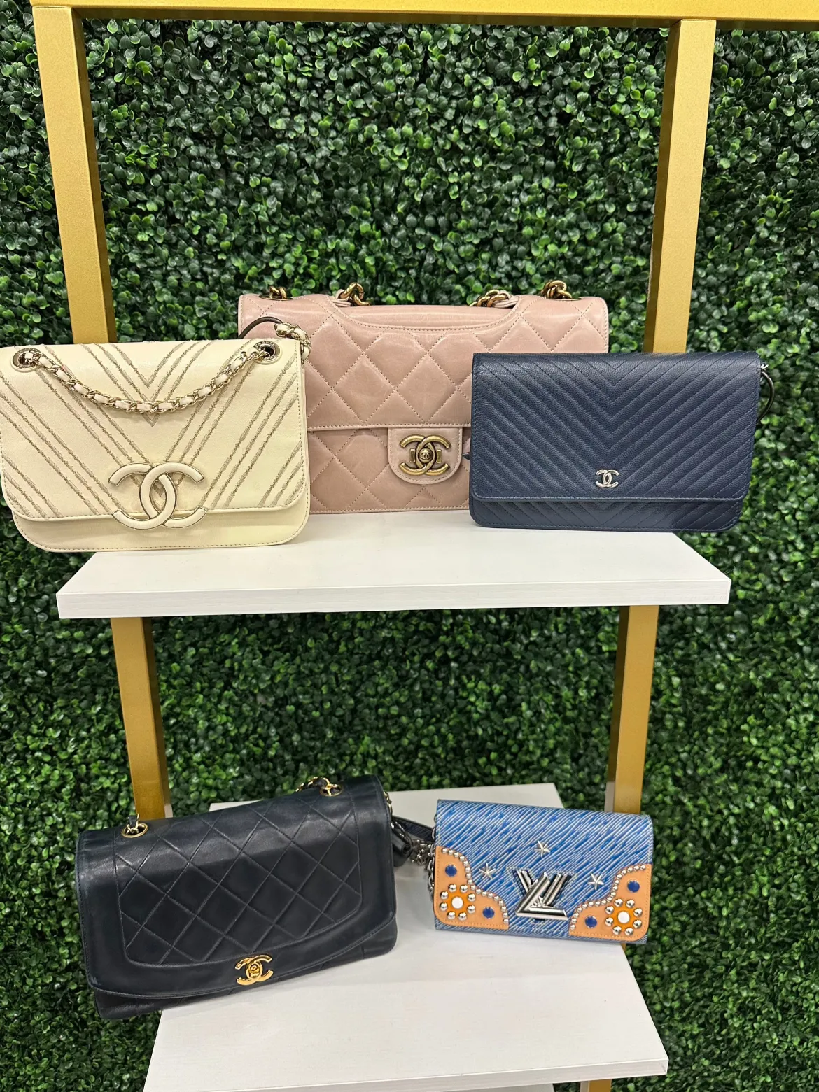 Chanel Caviar Wallet On Chain
