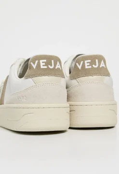 V-90 Sneaker